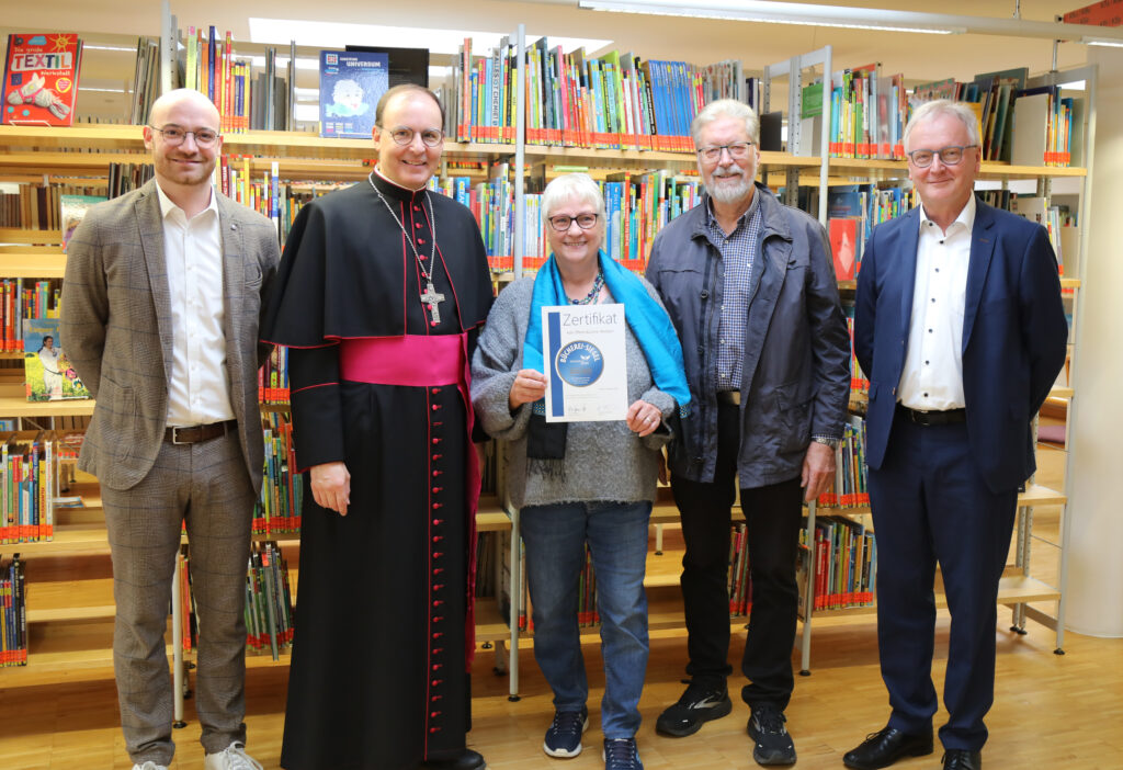 von Links Elias Huisl, Weihbischof Paul Reder, Karin Pavlicek, Bernd Trautmann u, Bernhard Schwesinger Leiter Medienhaus des Bistum Würzburg