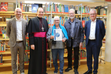 von Links Elias Huisl, Weihbischof Paul Reder, Karin Pavlicek, Bernd Trautmann u, Bernhard Schwesinger Leiter Medienhaus des Bistum Würzburg